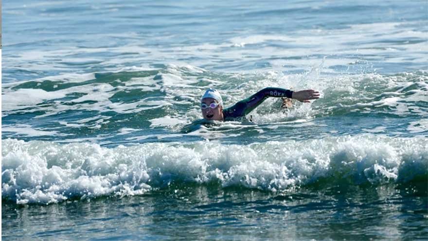 US swimmer completes 900-mile journey through shark-infested waters
