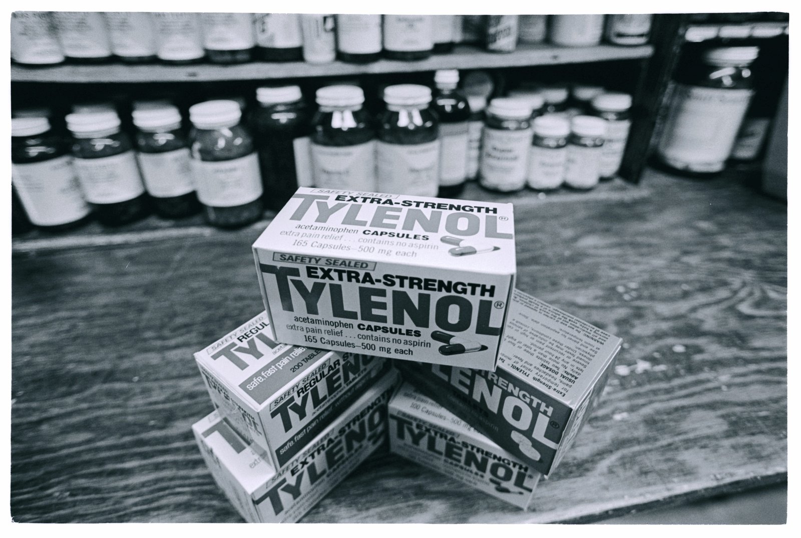 Tylenol, a brand of painkiller regularly used in the United States of America, is found to be responsible for the death of four people in two days. (Photo by Bernard Bisson/Sygma via Getty Images)
